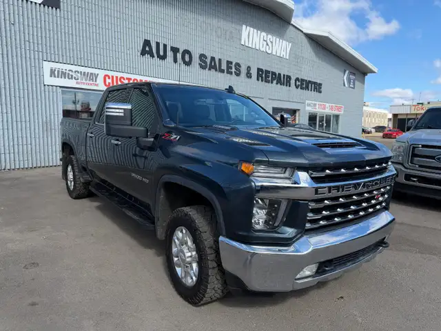 2020 Chevrolet Silverado 3500HD LTZ CREWCAB 4X4 / ACCIDENT FREE - Photo 3