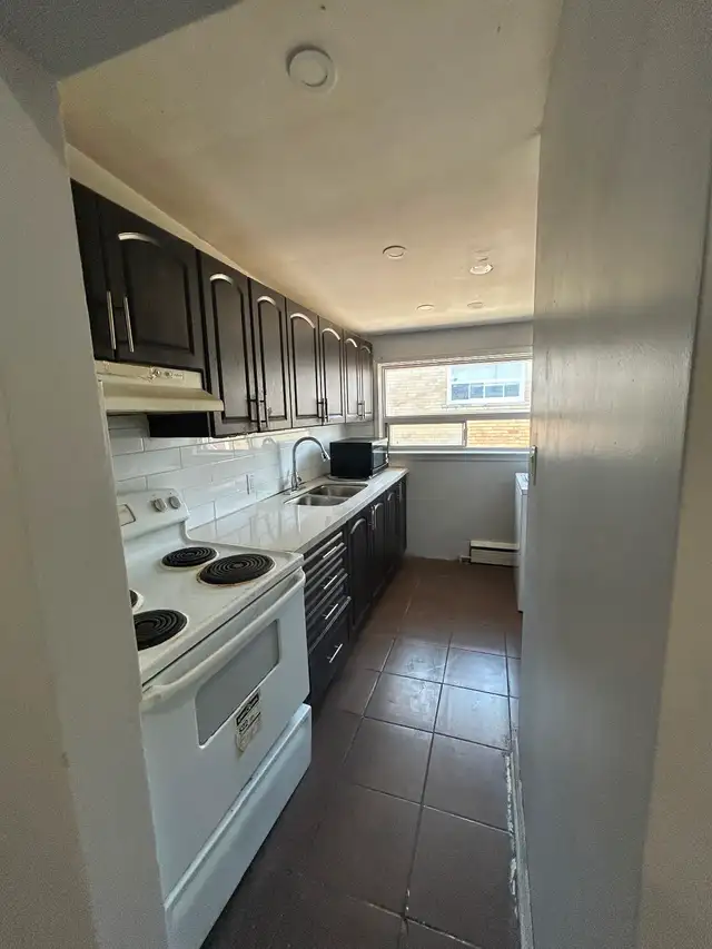 Triplex House for Rent – McCowan & Lawrence (Prime Location) - Photo 5