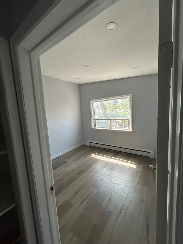 Triplex House for Rent – McCowan & Lawrence (Prime Location) - Photo 7