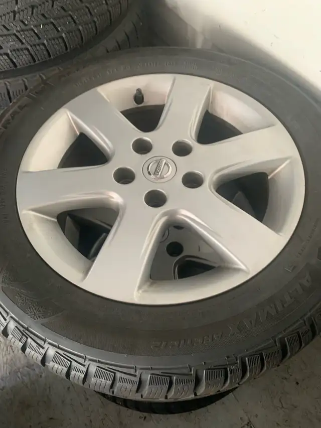 Nissan alloy rims 16"/winter tires/5 X 114.3 bolt pattern - Photo 3