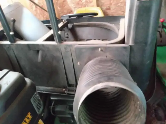 John Deere LT166 lawn mower STRIPPED FOR PARTS! - Photo 3