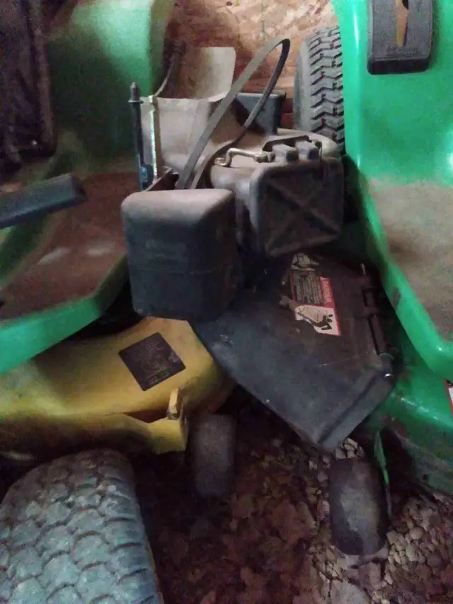 John Deere LT166 lawn mower STRIPPED FOR PARTS! - Photo 4