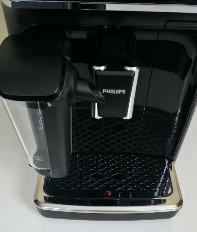 Philips 3200 Automatic Coffee Machine withLatteGo - Photo 3