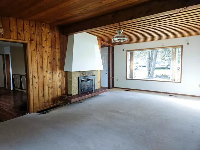 3 bedroom 1 bath main floor of house in a fantastic location - Photo 6
