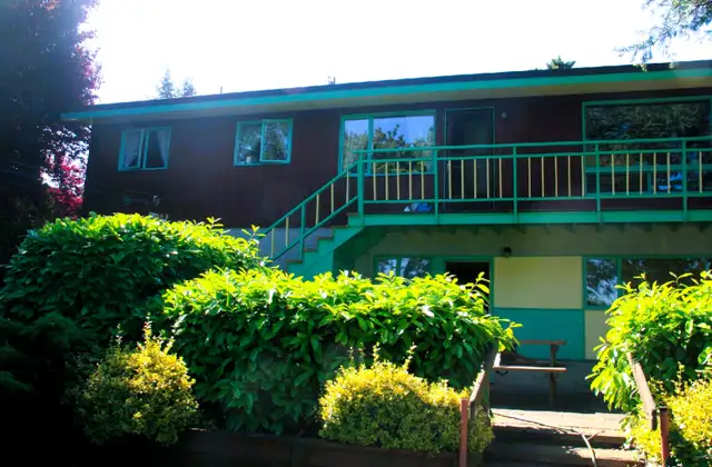 3 bedroom 1 bath main floor of house in a fantastic location - Photo 10