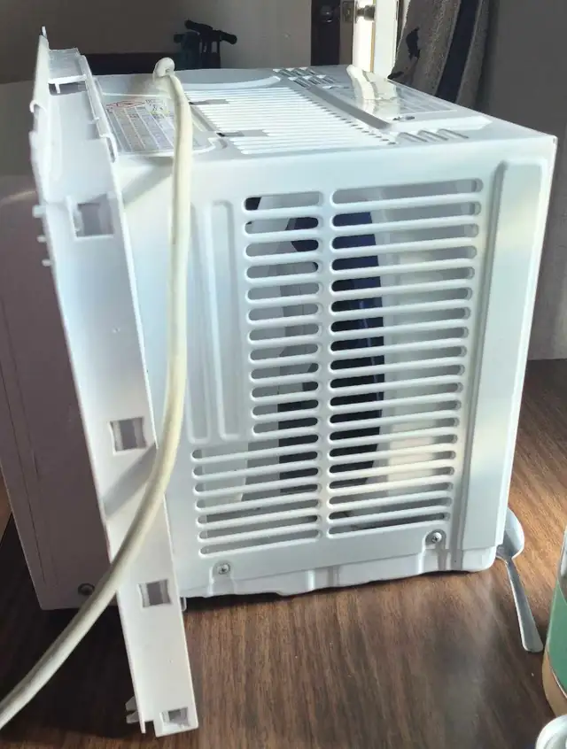brand new 5000 BTU air conditioner still have box - Photo 4