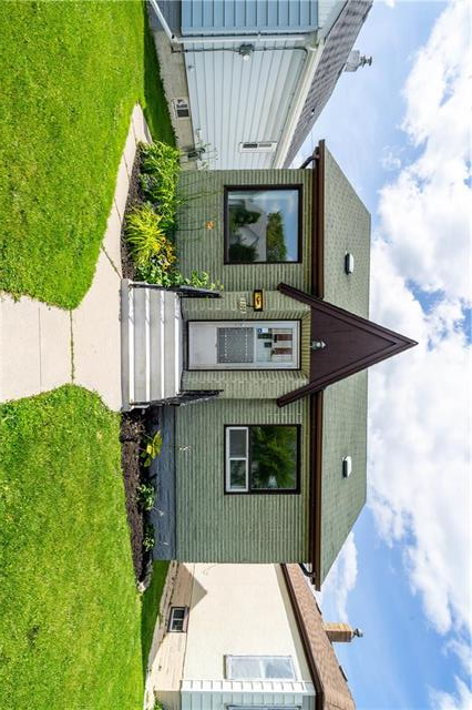 CUTE 2 BEDROOMS WEST END HOUSE FOR RENT JULY OR AUG