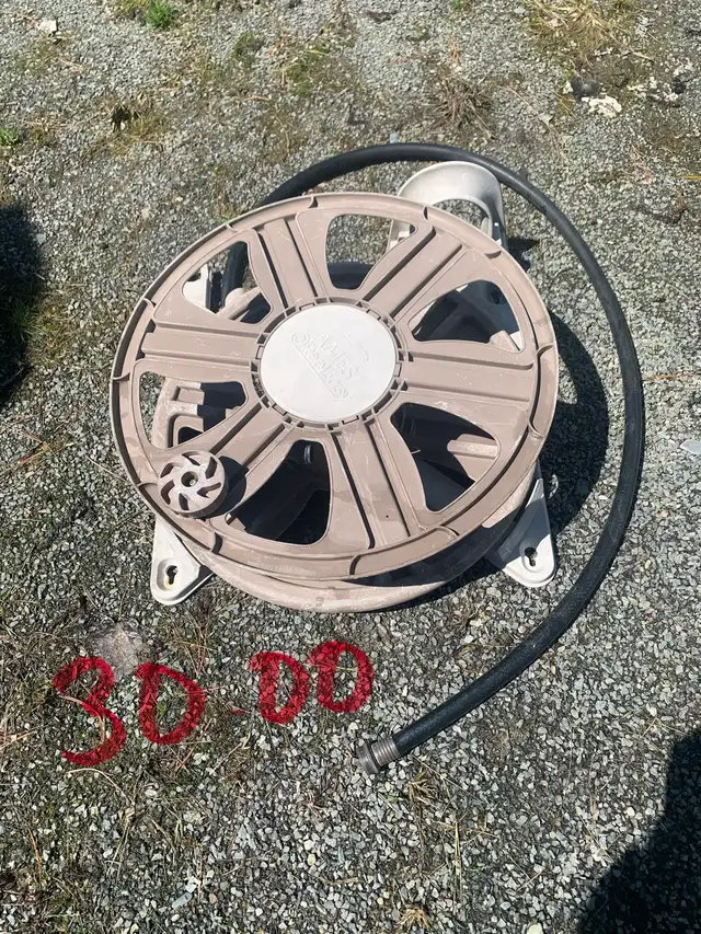 three garden hose reels/ price on pictures - Photo 3