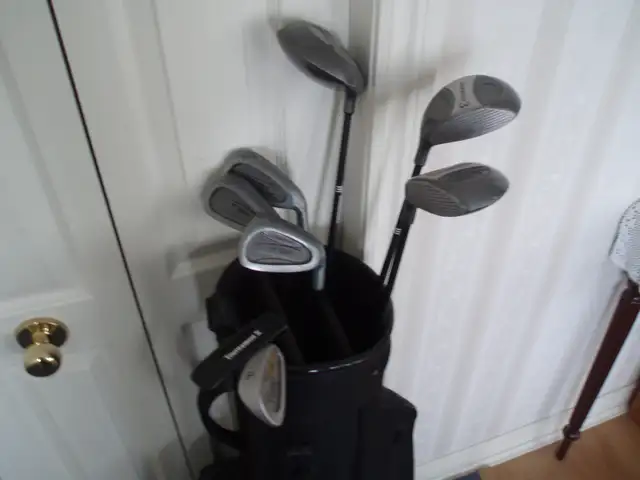 MEN'S RIGHT HANDED  GOLF CLUBS WITH BAG  ( EXCELLENT CONDITION ) - Photo 3