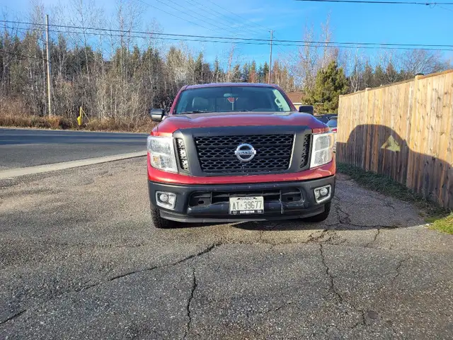 2017 Custom V8 5.6 litre Nisan Titan - Photo 2