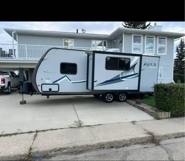 2018 coachmen apex ultra lite 215RBK