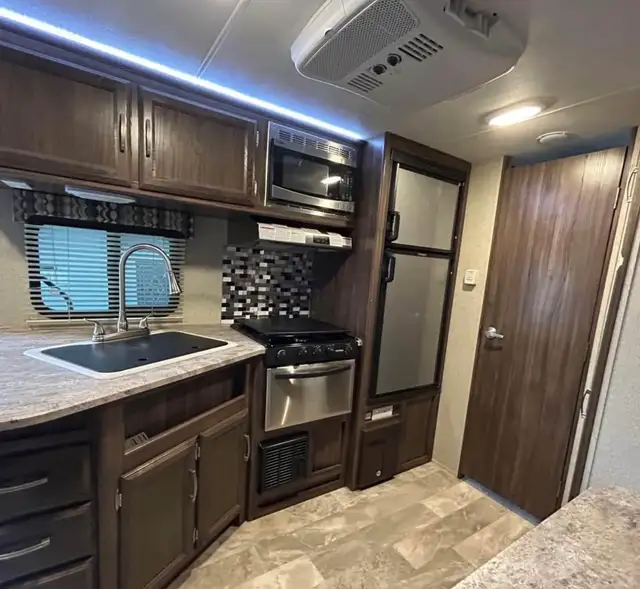 2018 coachmen apex ultra lite 215RBK - Photo 4