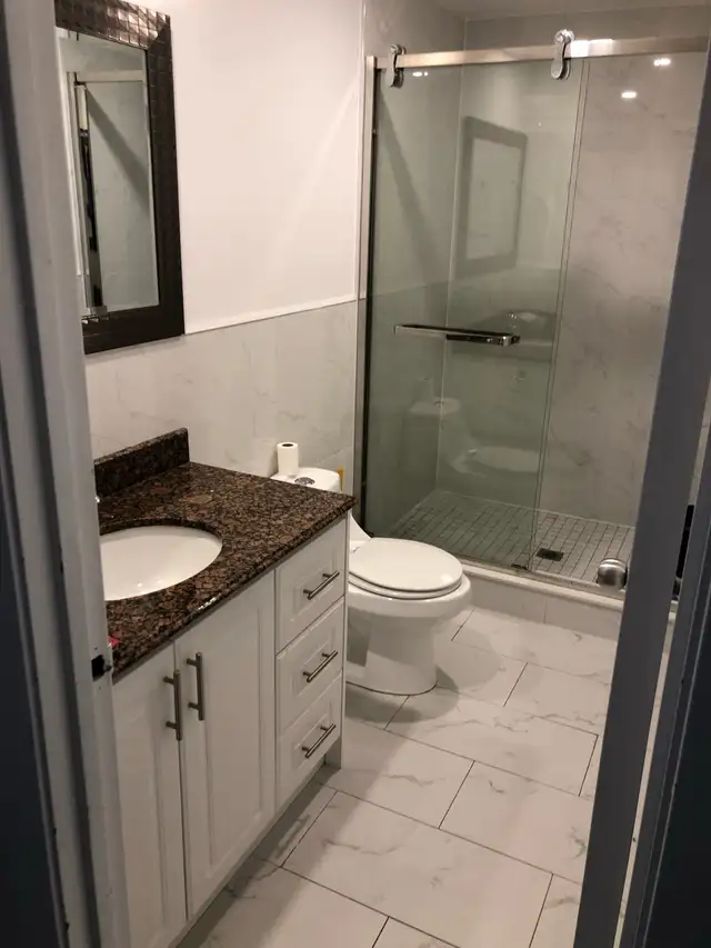 Like New 3 bedrooms apt for rent Spadina Ave & College St. - Photo 5