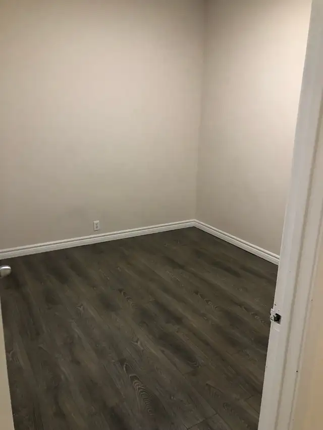 Like New 3 bedrooms apt for rent Spadina Ave & College St. - Photo 6