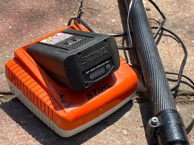 STIHL HLA 85 Cordless Hedge Trimmer for Sale $380 - Photo 2
