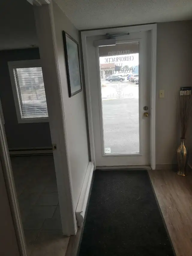 Office in North end Niagara Falls - Photo 2