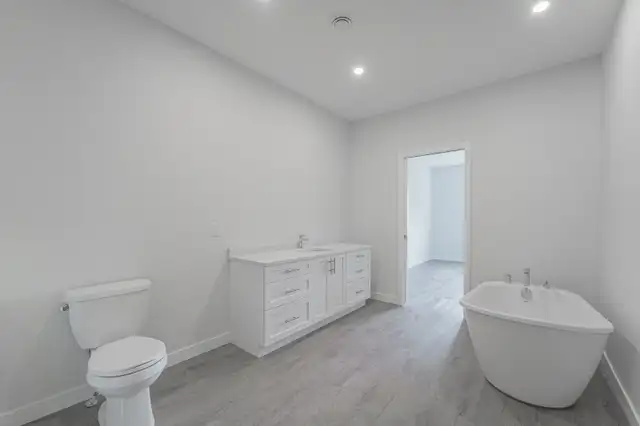 HUGE 2 BEDROOM FOR RENT IN WENDOVER - Photo 12