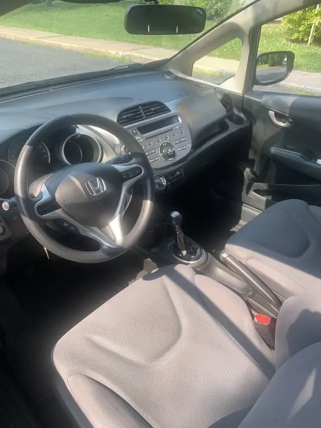 Honda Fit LX 2013 manuel 5 vitesses extra propre aucune rouille - Photo 5