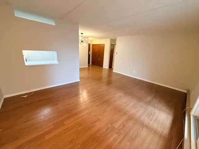Quiet 2BR in River Heights / Tuxedo Facing Green Space - Photo 2