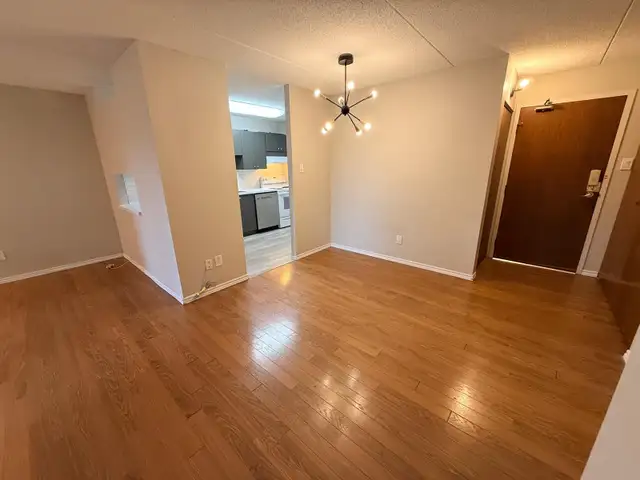 Quiet 2BR in River Heights / Tuxedo Facing Green Space - Photo 4