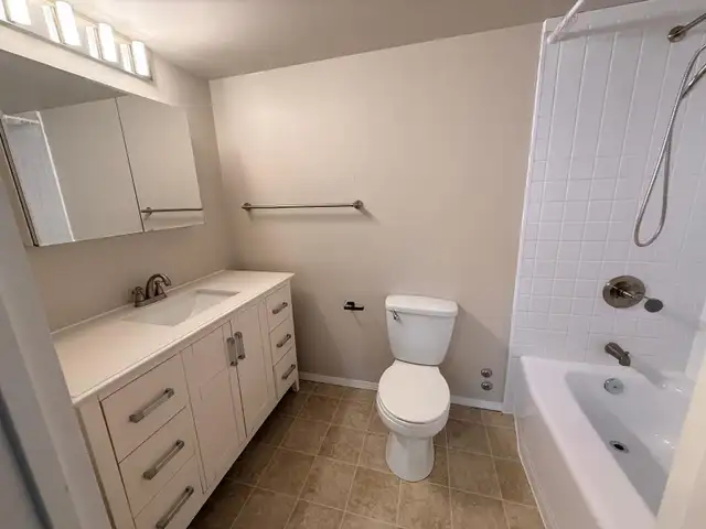 Quiet 2BR in River Heights / Tuxedo Facing Green Space - Photo 8
