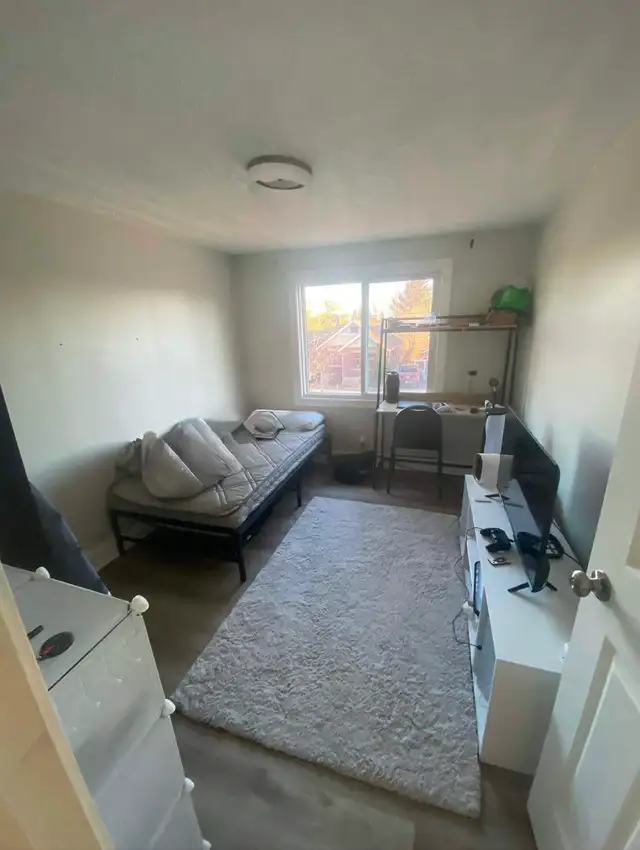 ROOM FOR RENT - NEAR LAKEHEAD UNIVERSITY!! - Photo 3