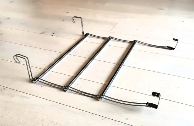 Stainless Steel Hanger RackStainless Steel Hanger Rack    $8.00 - Photo 3