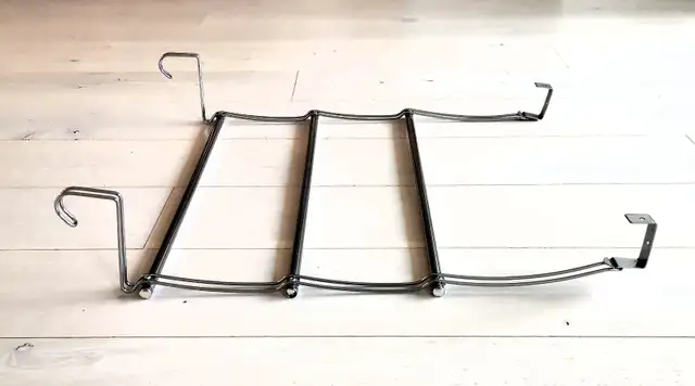 Stainless Steel Hanger RackStainless Steel Hanger Rack    $8.00 - Photo 4