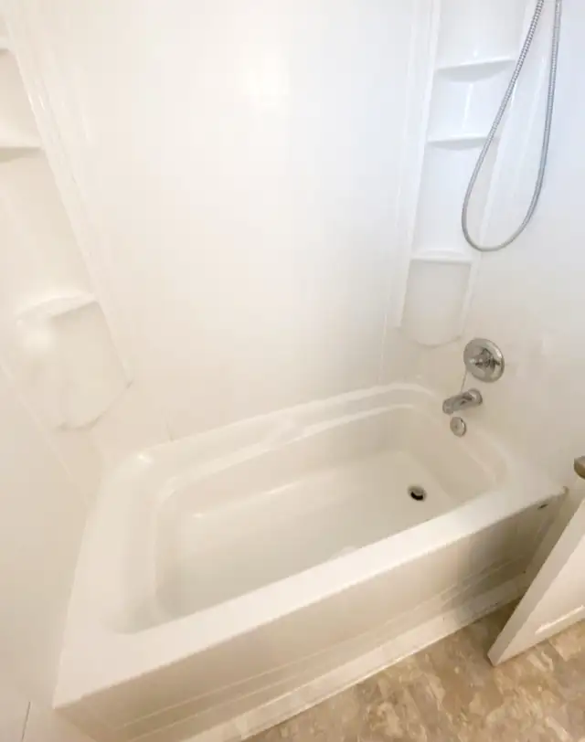 Beautiful 3 bedroom 2 bath. Great for a family - Photo 3