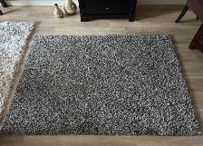 Tapis gris à poils longs IKEA Hampen – Très bon état à vendre
