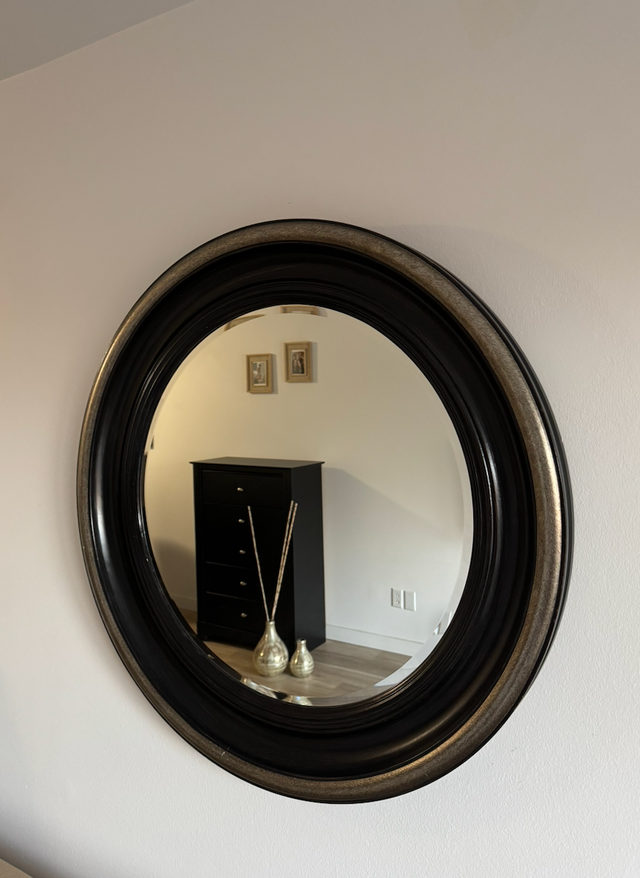 Miroir rond couleur brun foncé et doré bon état à vendre - Photo 2