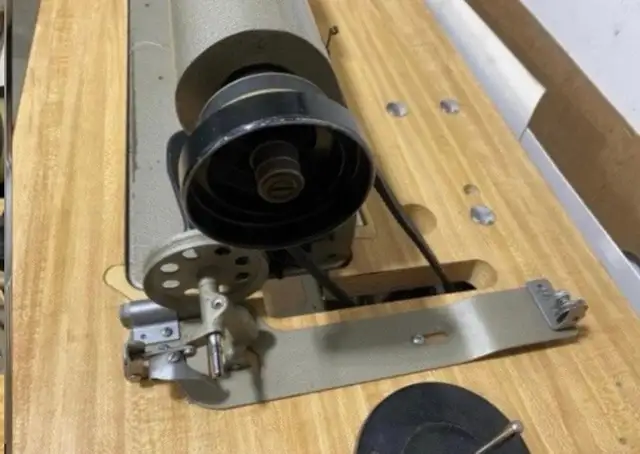 PFAFF Industrial Sewing Machine - Photo 2