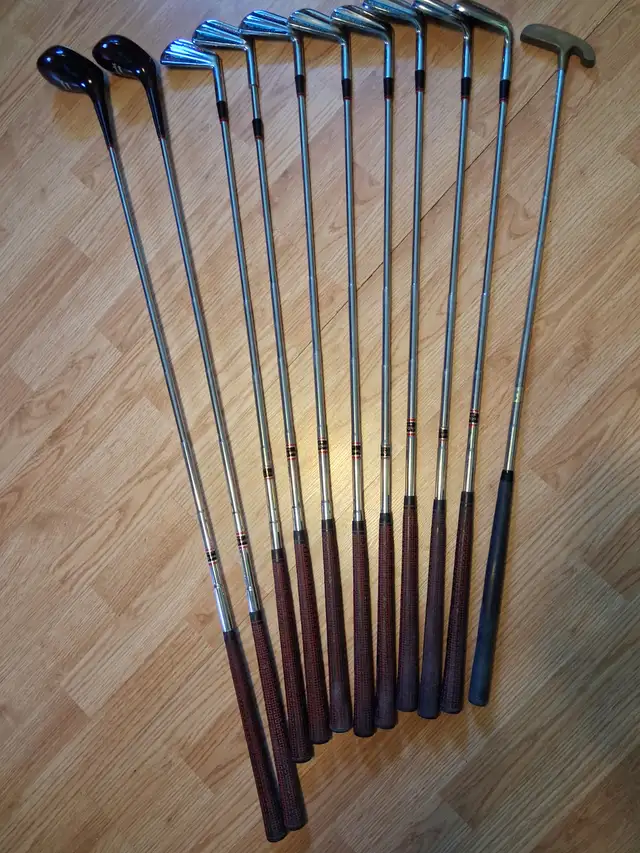 SET OF GOLF CLUBS   BAG   BALLS   TEES