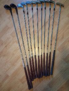 SET OF GOLF CLUBS   BAG   BALLS   TEES