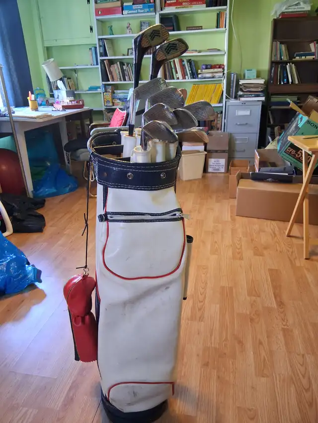 SET OF GOLF CLUBS   BAG   BALLS   TEES - Photo 2