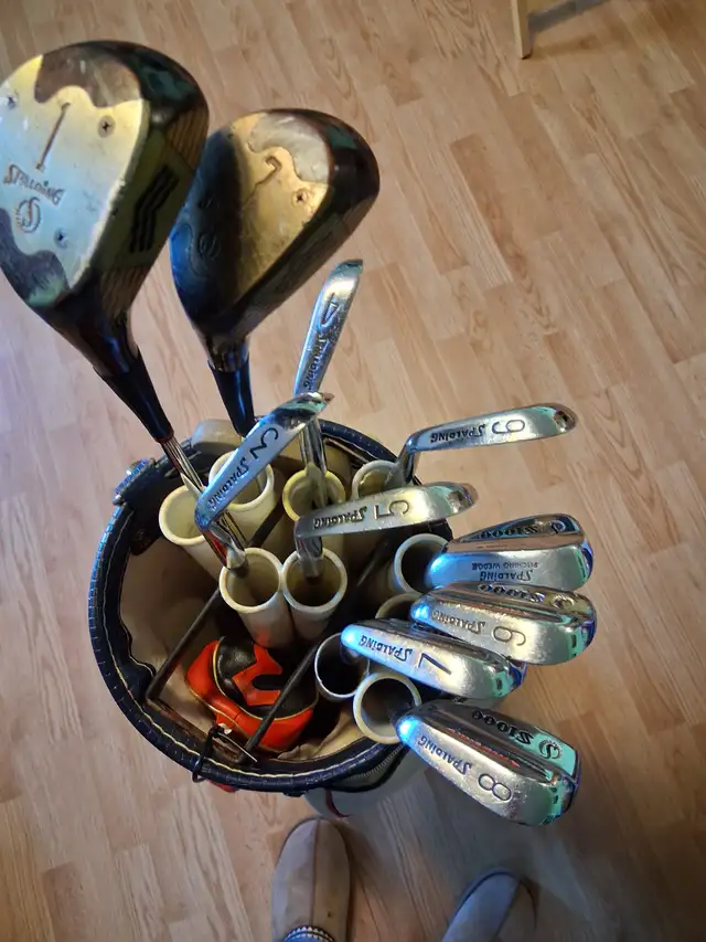 SET OF GOLF CLUBS   BAG   BALLS   TEES - Photo 4