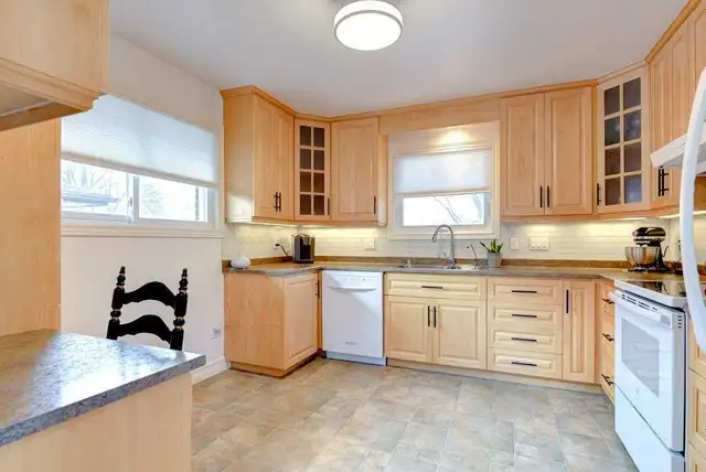 Beautiful Upgraded Home For Rent - $3000 - Photo 5