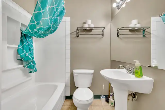 Fully Furnished Bachelor Suites - Photo 3