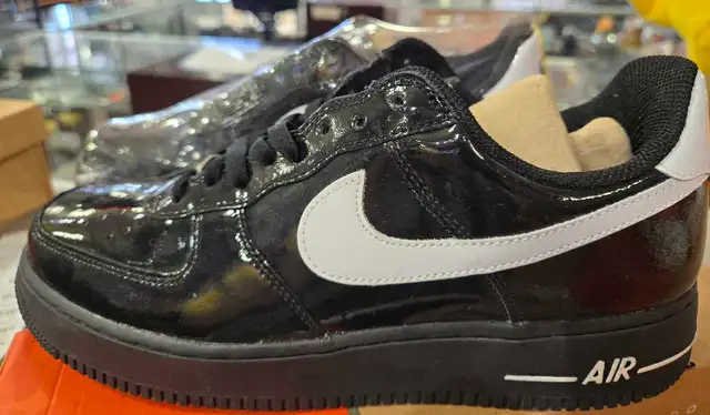 NIKE AIR FORCE 1 PATENT BLACK SIZE 10