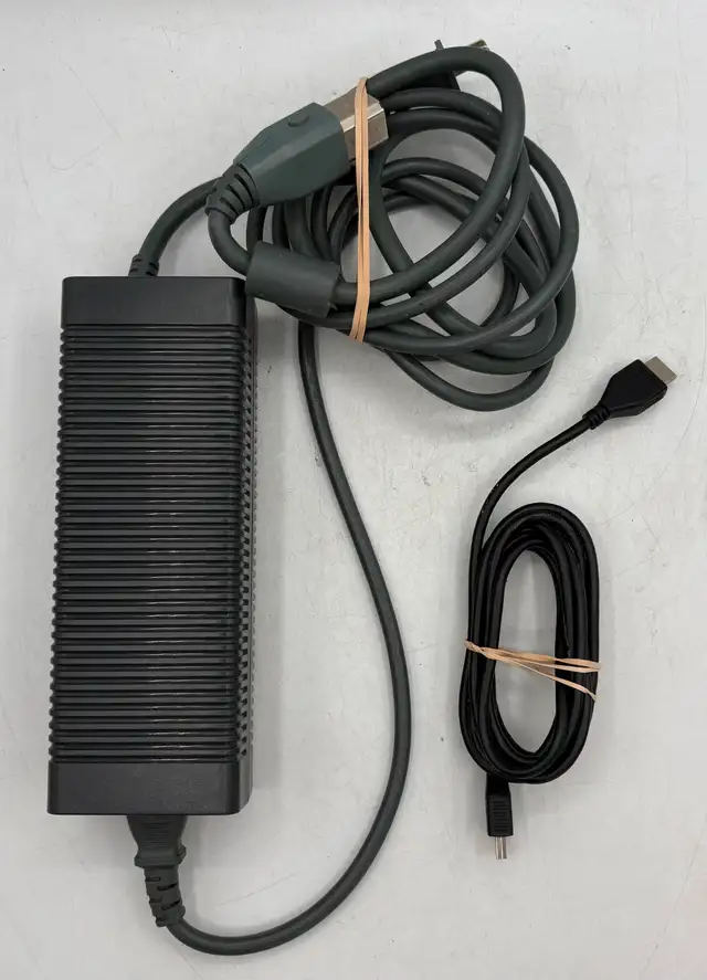 Original Xbox 360 with 10GB Storage Complete with Controller - Photo 6