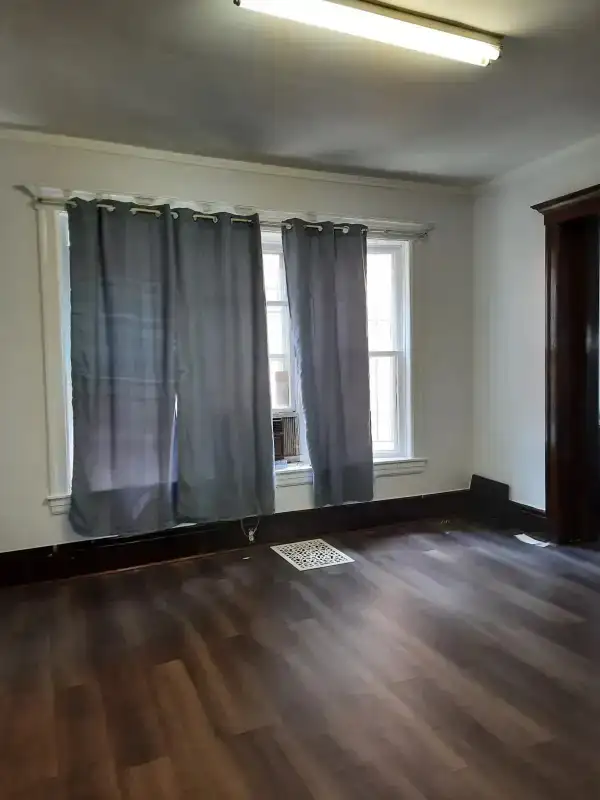 3 Bedroom Apartment  421 Wayndotte St W Widsor - Photo 2