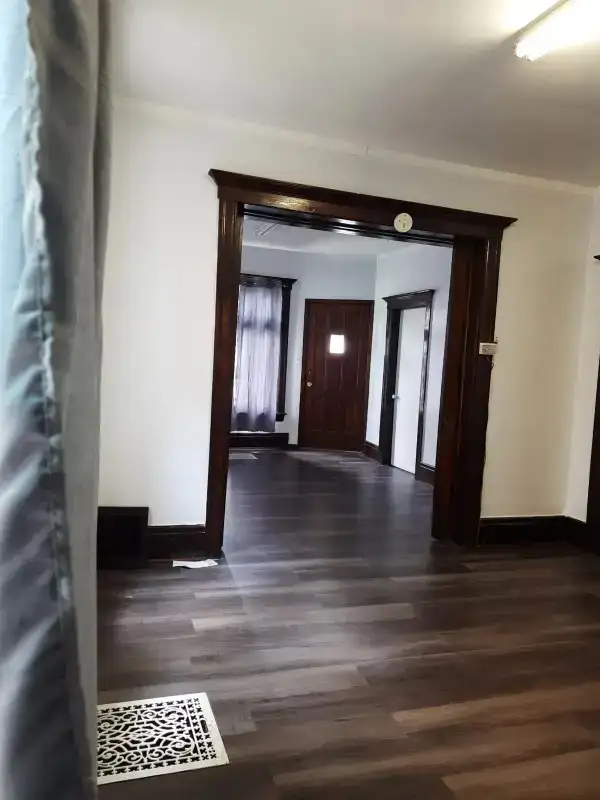 3 Bedroom Apartment  421 Wayndotte St W Widsor - Photo 3