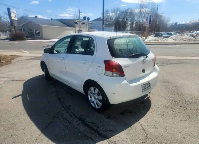Toyota Yaris 2010 - Photo 3