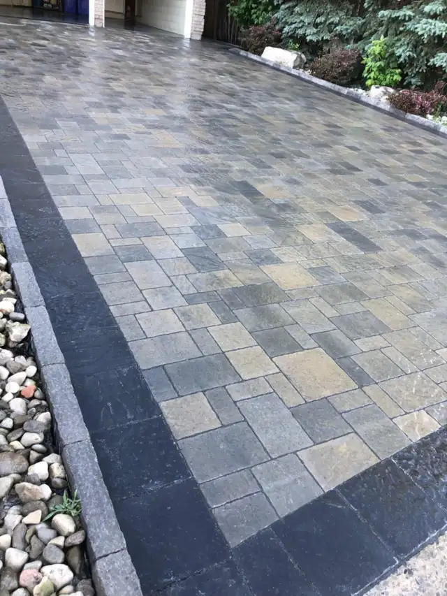 Interlocking and concrete - Photo 4