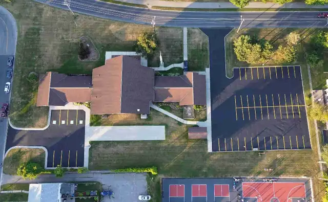 Line Painting, Power Sweeping, Asphalt Repair, Asphalt Sealing - Photo 3