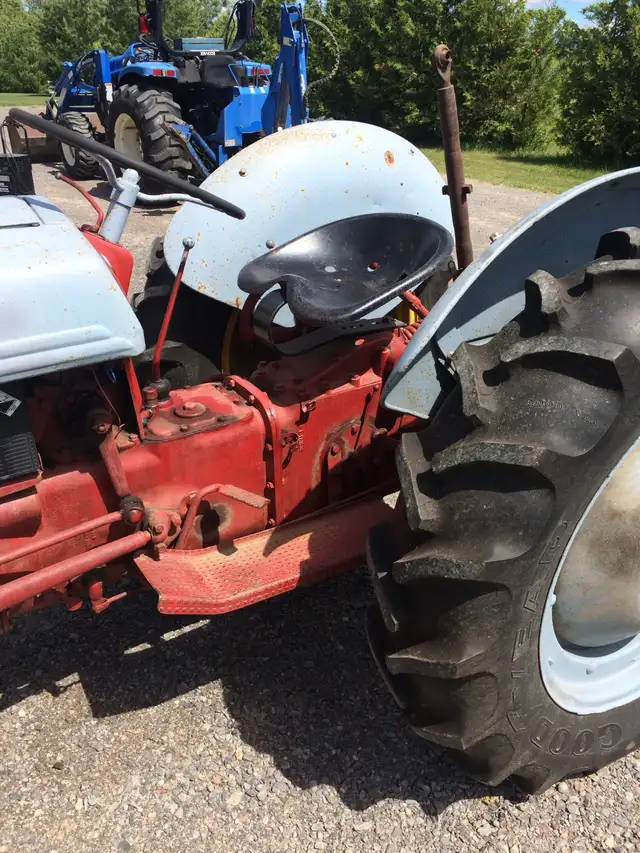 ford 8n gas tractor - Photo 3