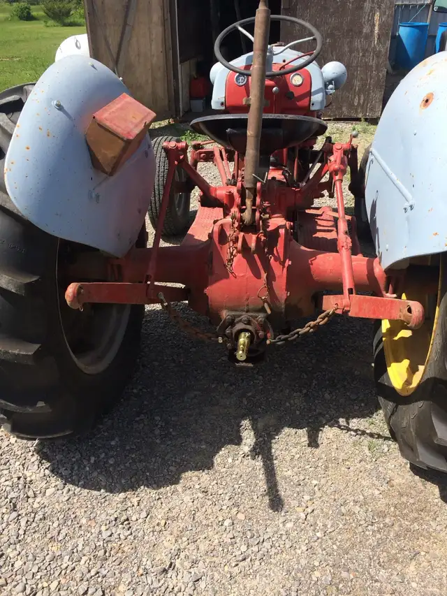 ford 8n gas tractor - Photo 4