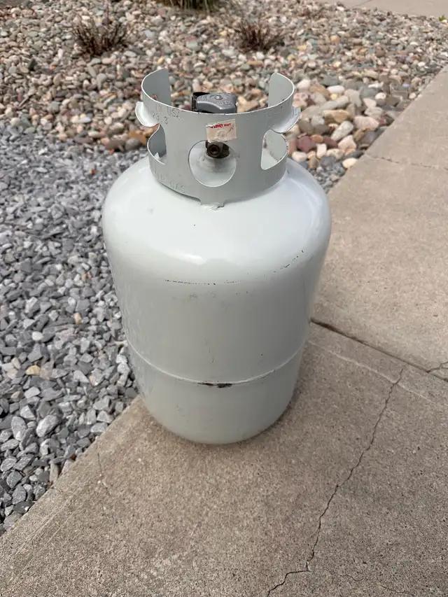 expired 30 pound propane tanks - Photo 2