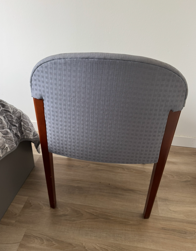 Fauteuil d’appoint contemporain en bon état à vendre