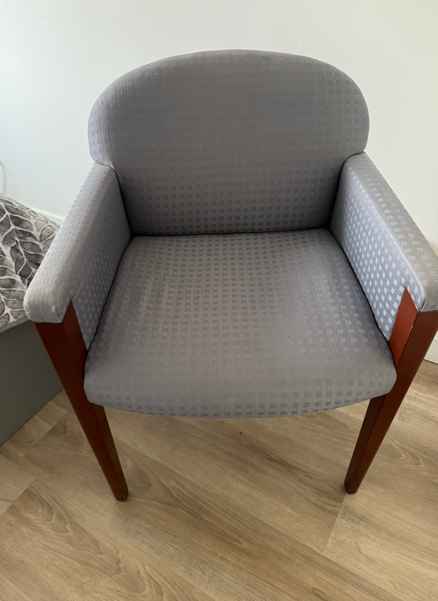 Fauteuil d’appoint contemporain en bon état à vendre - Photo 2